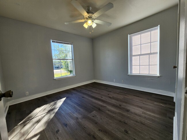 Building Photo - 1101 Clairmont St
