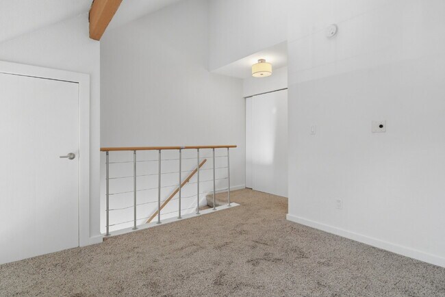 Building Photo - $1,540.95- 1 Bed, 1 Bath Lofted Apartment in Lakewood with Central AC!