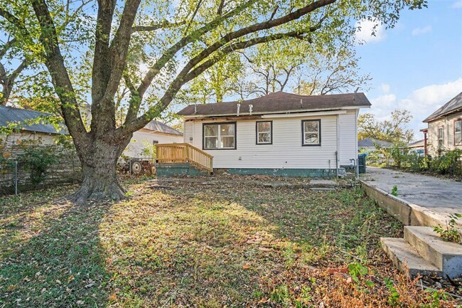 Building Photo - 907 N McKinley Ave