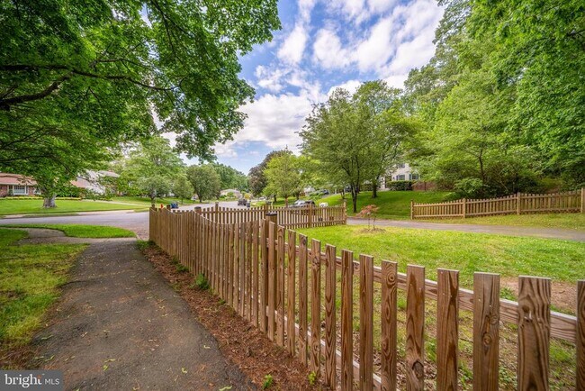 Building Photo - 2235 Abbotsford Dr