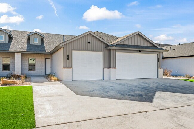 Building Photo - Beautiful townhomes in Frenship ISD!