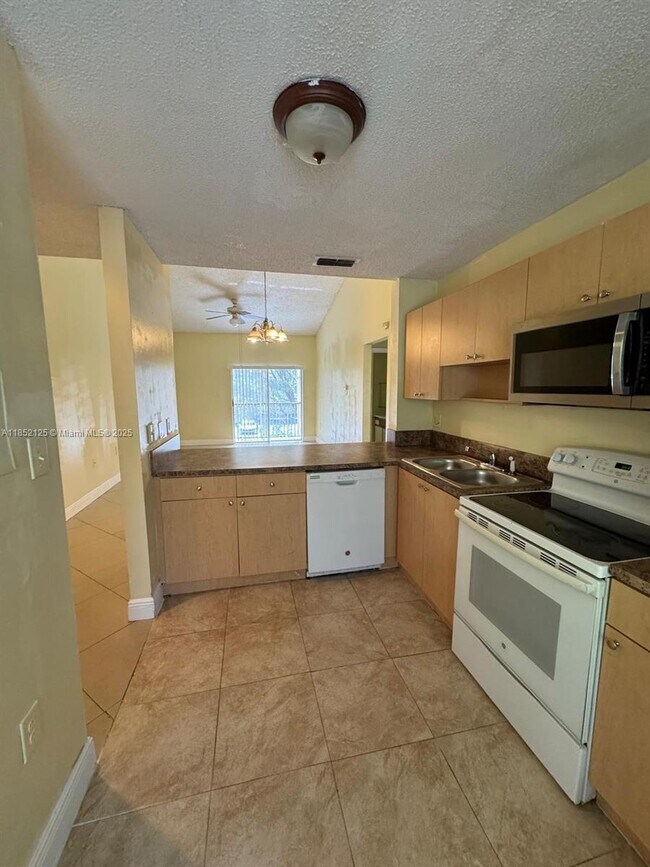 Building Photo - 2238 SW 81st Ave