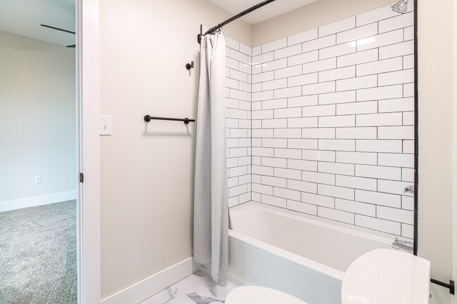 Building Photo - 1287 E Harper Ave