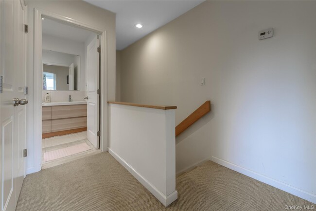 Building Photo - 19 Graywood Rd
