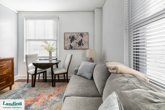 Building Photo - 933 McGee St