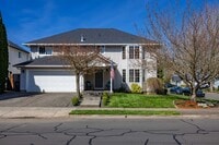 Building Photo - 5 Bedroom home, 2488sf with Central Air. Fenced Yard