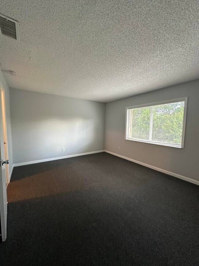 Building Photo - 205 Southland Dr