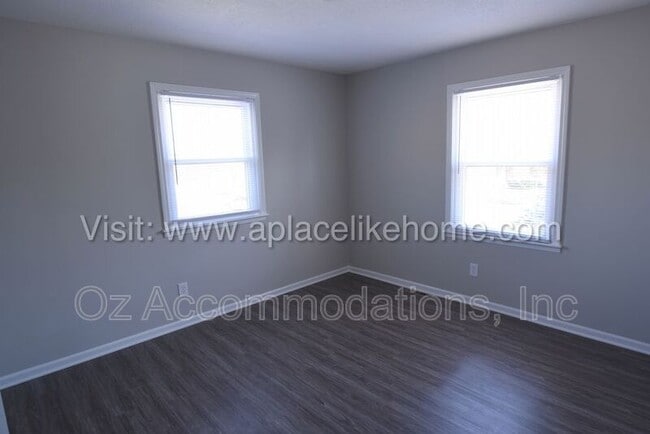 Building Photo - 1001 S Kenwood St