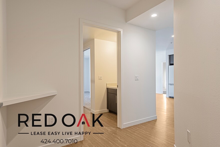 Building Photo - 11405 Chandler Blvd