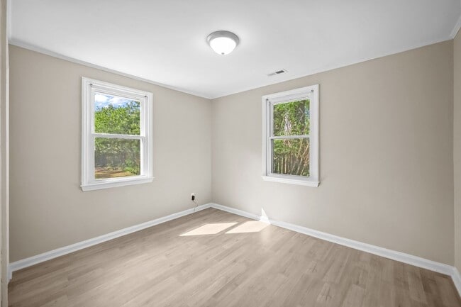 Building Photo - 103 Robin Rd