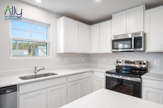 Building Photo - 44 Sophie Kathryn Dr