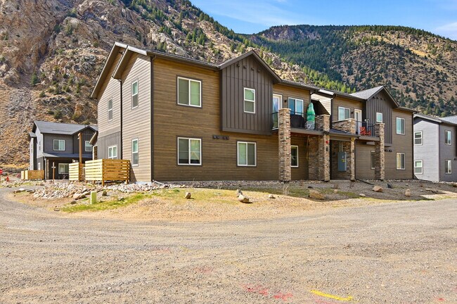 Building Photo - 2115 Hummingbird Wy