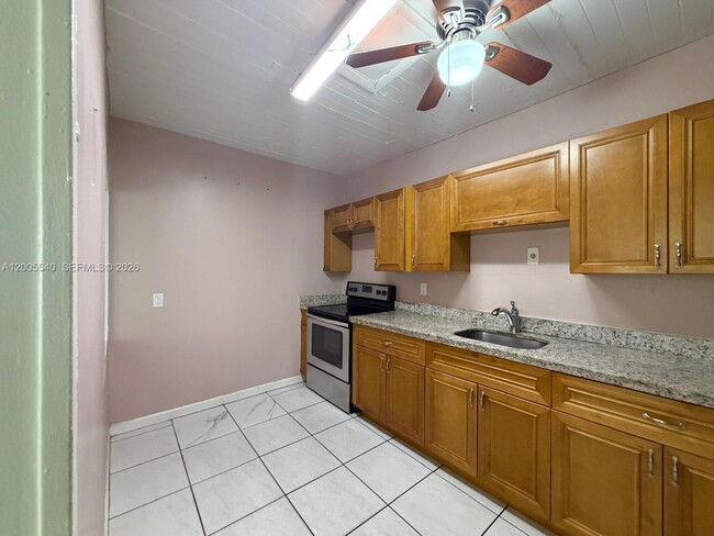 Building Photo - 2835 SW 37th Ct
