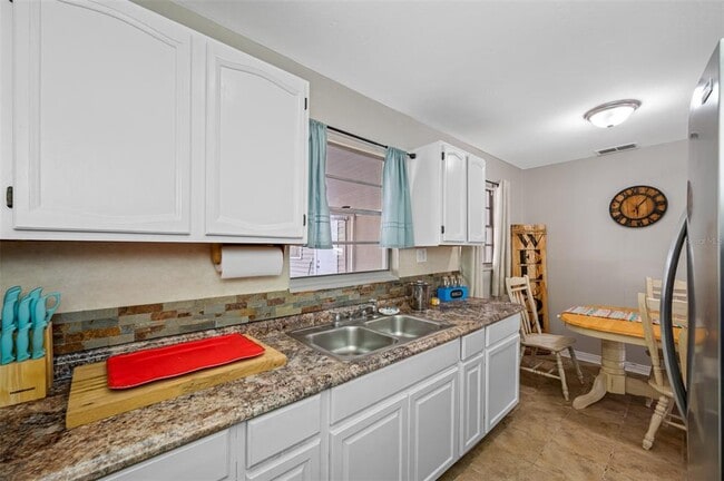 Building Photo - 4704 W Wyoming Ave