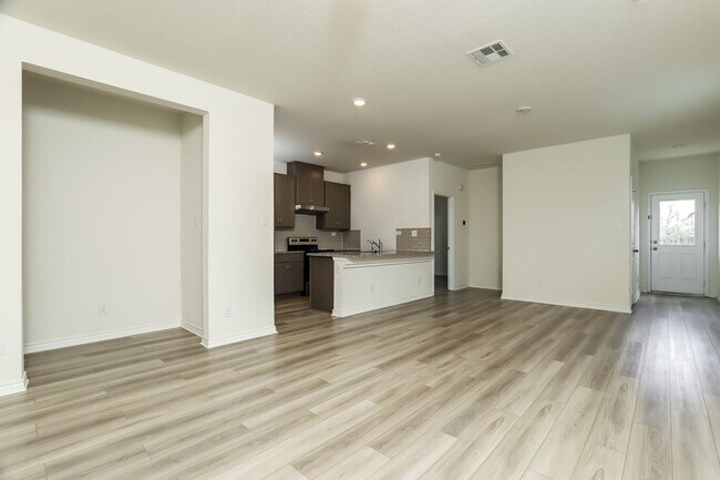 Building Photo - 4 Bedrooms located off Hwy 90W and Grosenbacher Rd, 10 miles from Lackland AFB