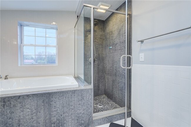 Building Photo - 450 S Main St