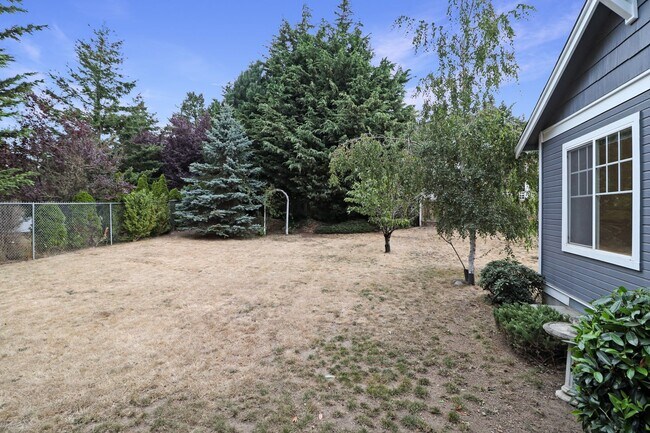 Building Photo - 2 Bed 1 Bath - Single Story - Pet Friendy - Large Backyard