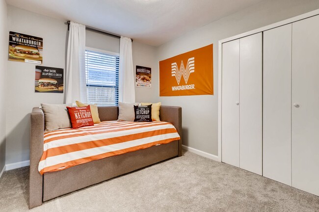 Building Photo - RECENTLY REMODELED 3 BR / 2 BATH COTTAGE L...