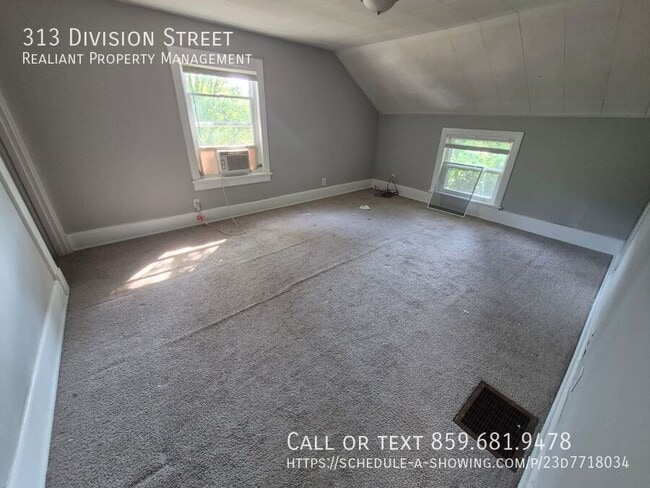 Building Photo - 313 Division St