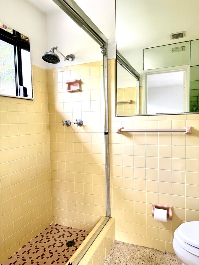 Building Photo - 1121 NE 16th Terrace