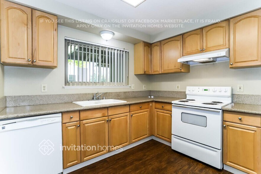 Building Photo - 9926 Burline St