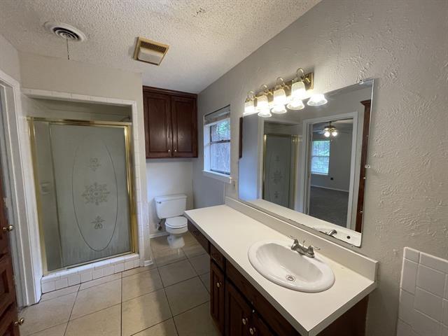 Building Photo - 705 White Oak Ln
