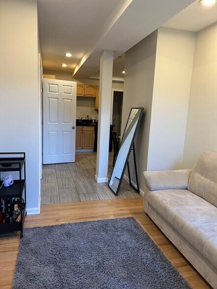 Building Photo - 214 Hanover St