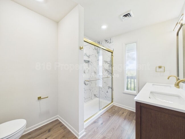 Building Photo - 439 W 104th St