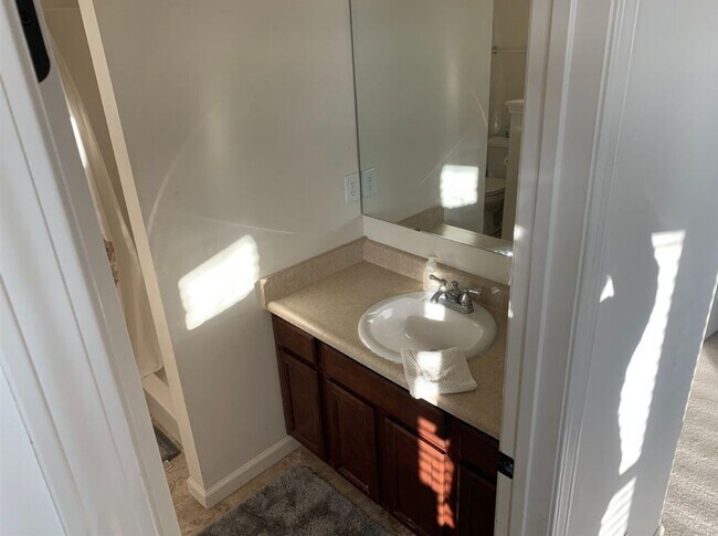 Building Photo - Hawthorne Lakes...4 Bed 2 Bath