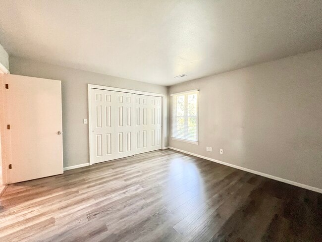 Building Photo - 2640 Blarney Stone Dr