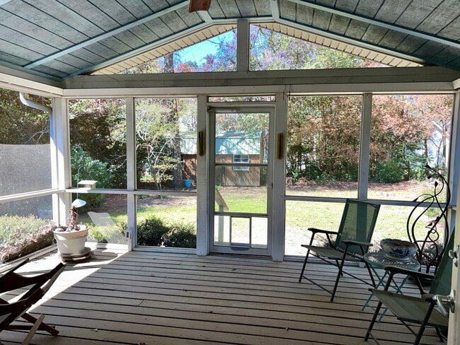 Building Photo - 727 Banks Terrace SE