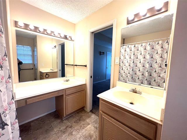 Building Photo - 4555 W Lake Highlands Dr