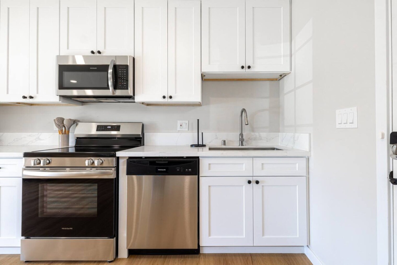 Building Photo - 8120 Melrose Ln