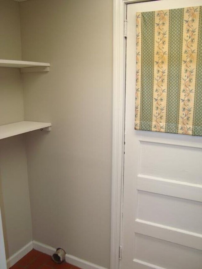 Building Photo - Rent Ready 3 bedroom and 2 bathroom!