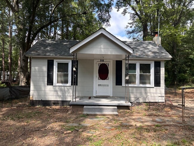 Building Photo - Spacious 2 Bed House - Waiting for you to Call HOME! DEPOSIT-FREE Renting option thru OBLIGO! Dep...