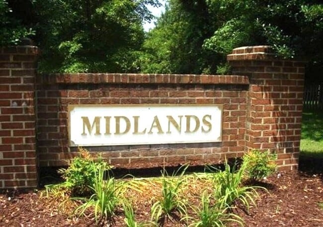 Building Photo - 2 bedroom/1.5 bathroom- The Midlands