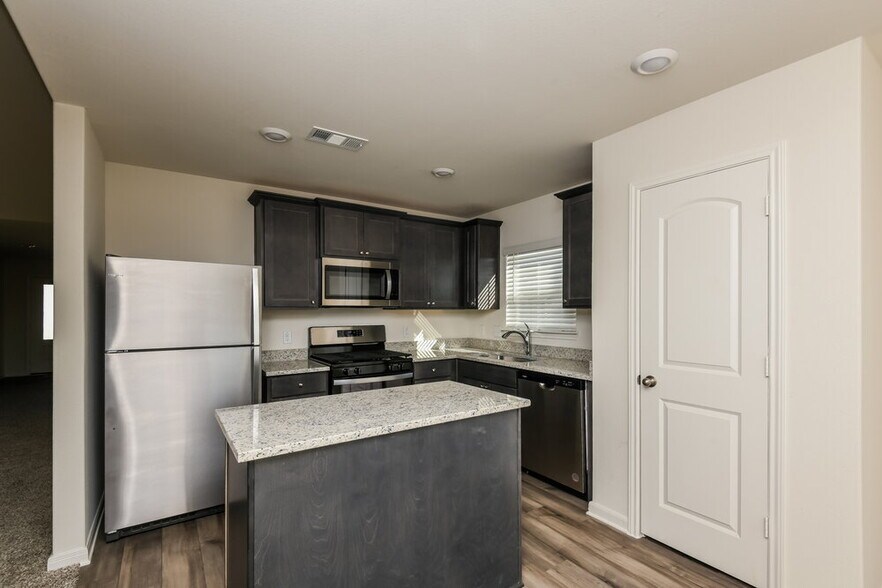Building Photo - 1332 Redpine Dr