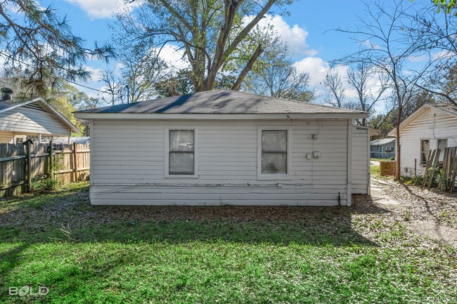 Building Photo - Charming 3 Bed 1 Bath