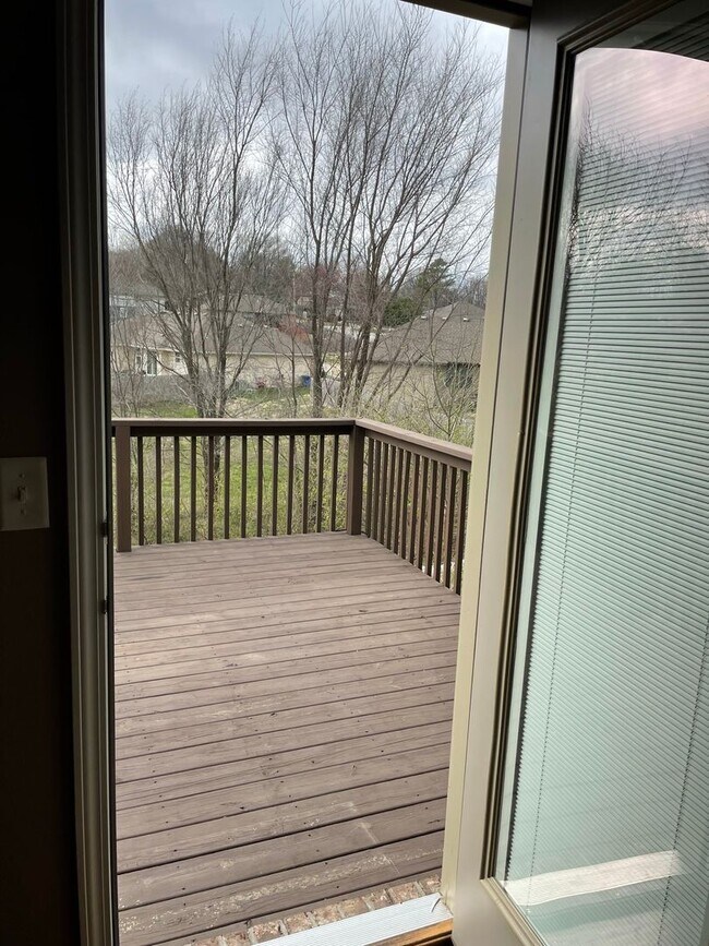 Building Photo - Beautiful 4 Bedroom Home In South Springfield