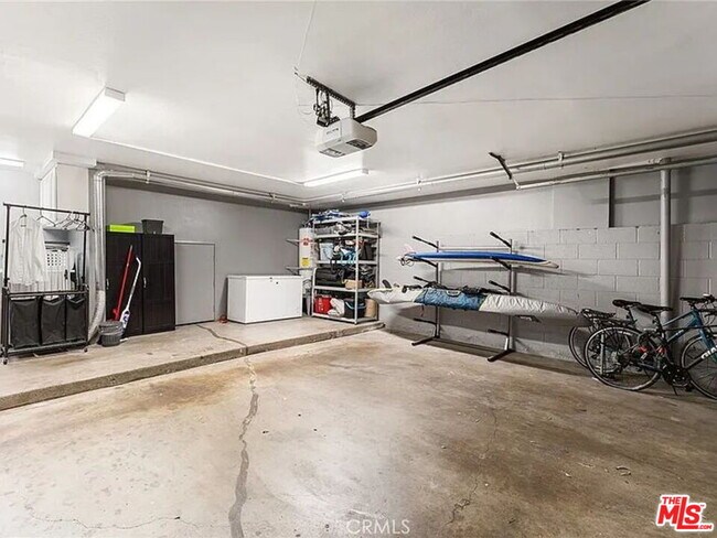 Building Photo - 15175 Magnolia Blvd