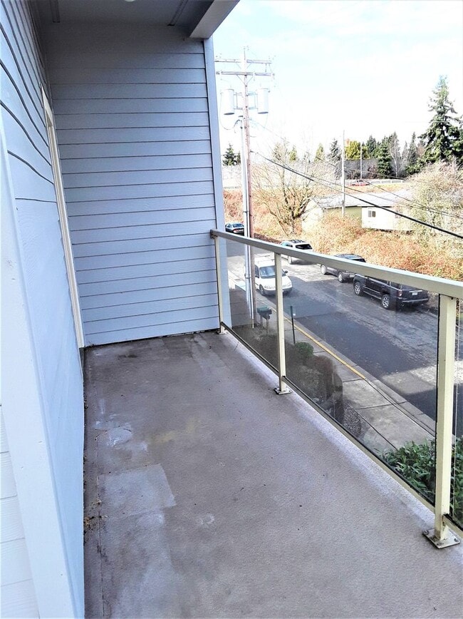 Building Photo - Beautiful Corner Condo In Central Location