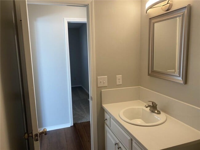 Building Photo - 415 S 20th St