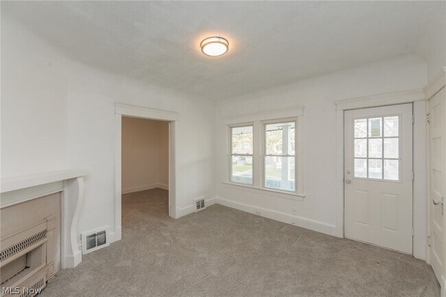 Building Photo - 1519 Ridgewood Ave