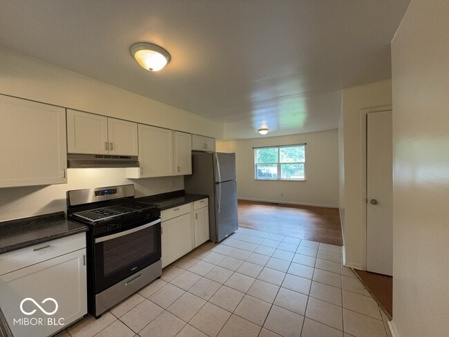 Building Photo - 2646 W 60th St