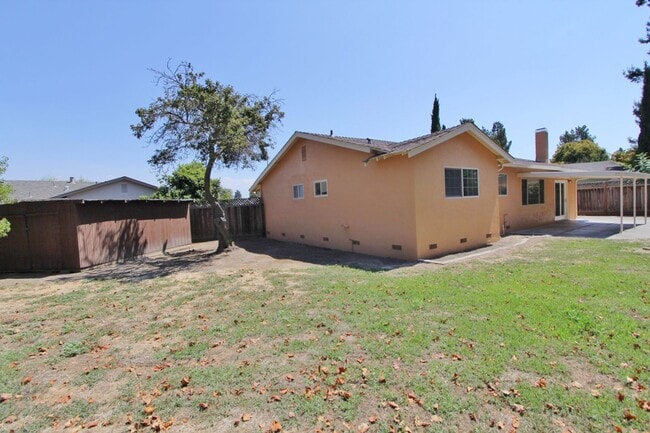 Building Photo - $3,990 - GORGEOUS FOUR BEDROOM HOME IN NOR...
