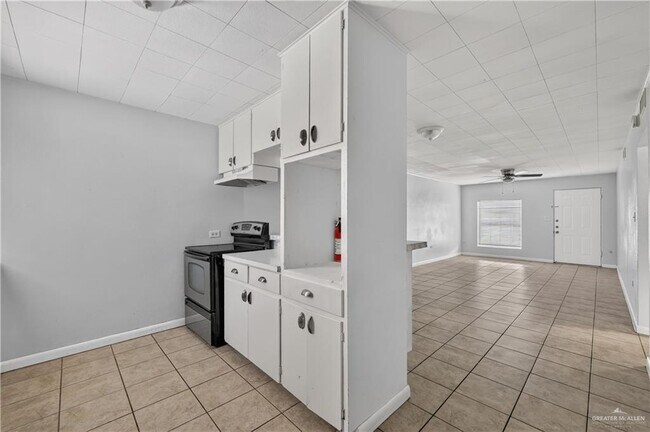 Building Photo - 1120 Valley View Dr