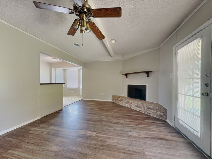Building Photo - 316 Quail Creek Dr
