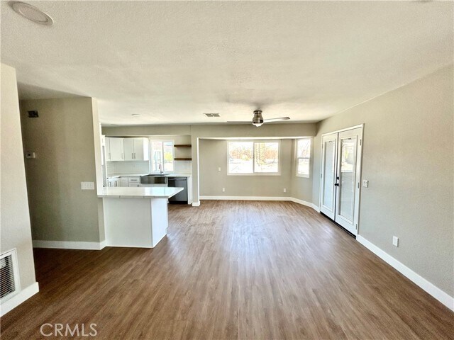 Building Photo - 6698 Mesquite Dr