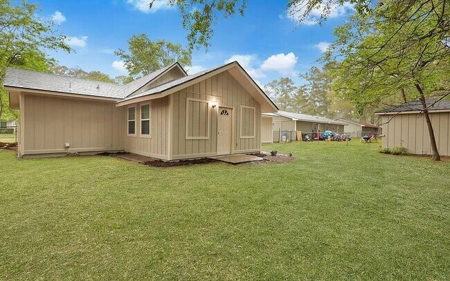 Building Photo - 812 Spanish Oak Dr