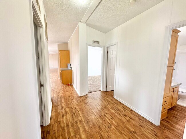 Building Photo - 285 CR 112